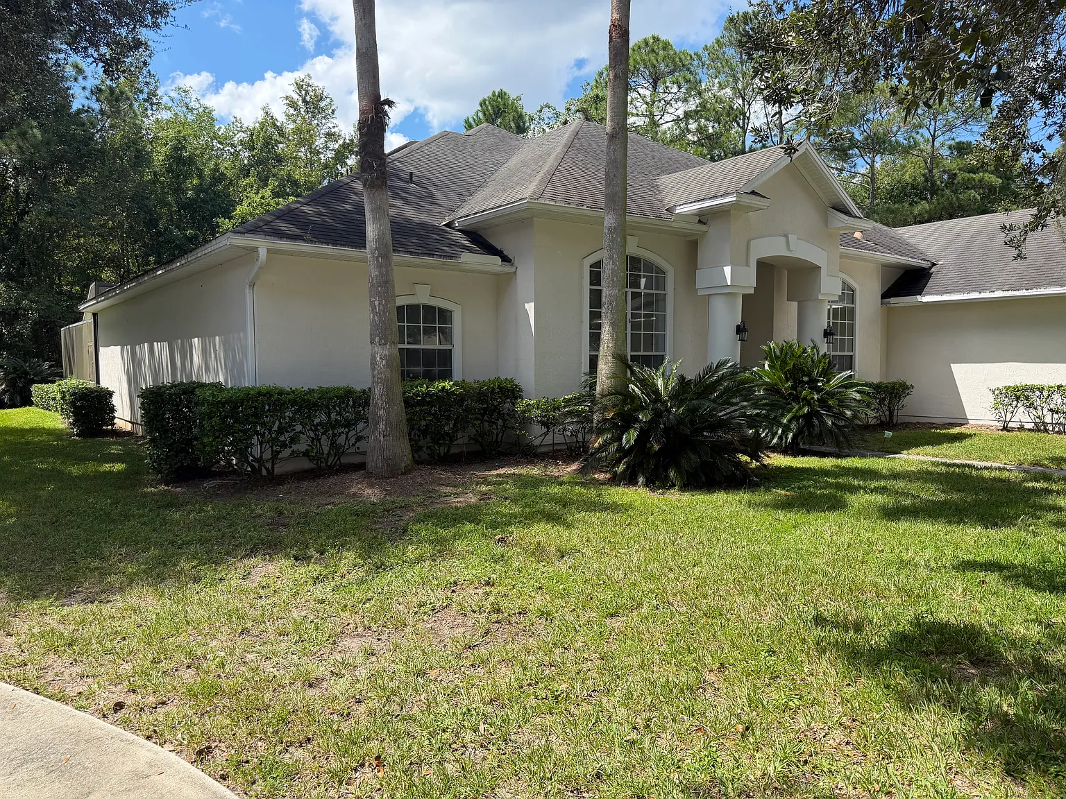 5 bed, 3650 sqft, $4,500 — Photo 3
