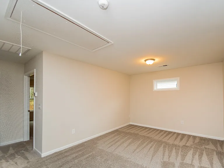 335 Noble Ln — Photo 10