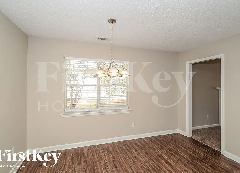 125 Cedar Bend Dr — Photo 5