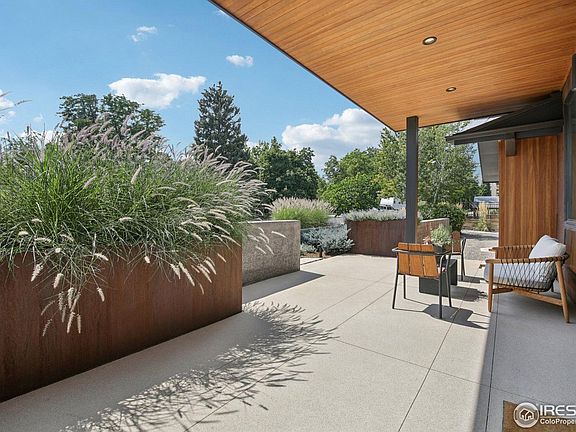 3rd image of 2085 Balsam Dr