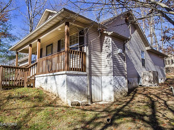 3rd image of 107 Ivy Ln