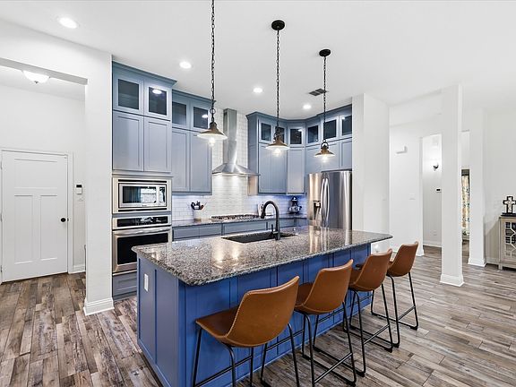 5th image of 1004 Forest Hill Dr