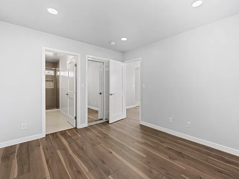 1693 N Hollywood Way — Photo 10