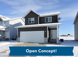 1062 Highland Ln W, West Fargo, ND 58078