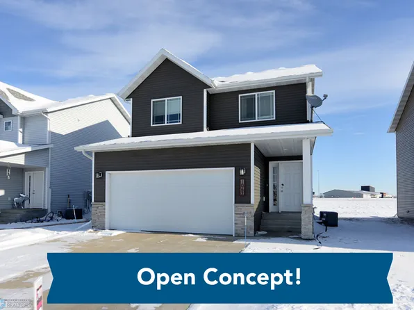 1062 Highland Ln W, West Fargo, ND 58078