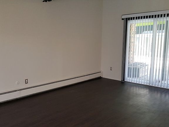 2nd image of 325 E 6th St APT 5