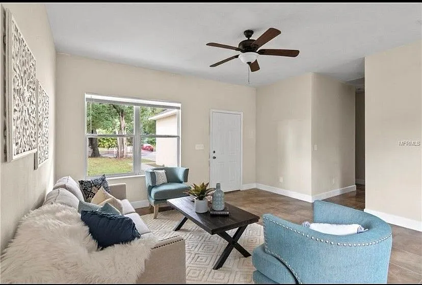 3 bed, 2.0 bath, 1800 sqft, $3,200 — Photo 3
