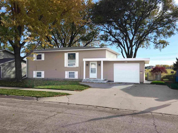 2005 Sunset Ave, Norfolk, NE 68701