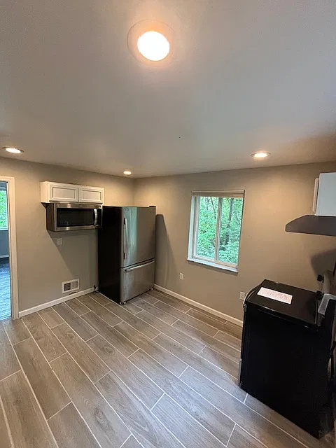 2 bed, 1100 sqft, $1,300 — Photo 2