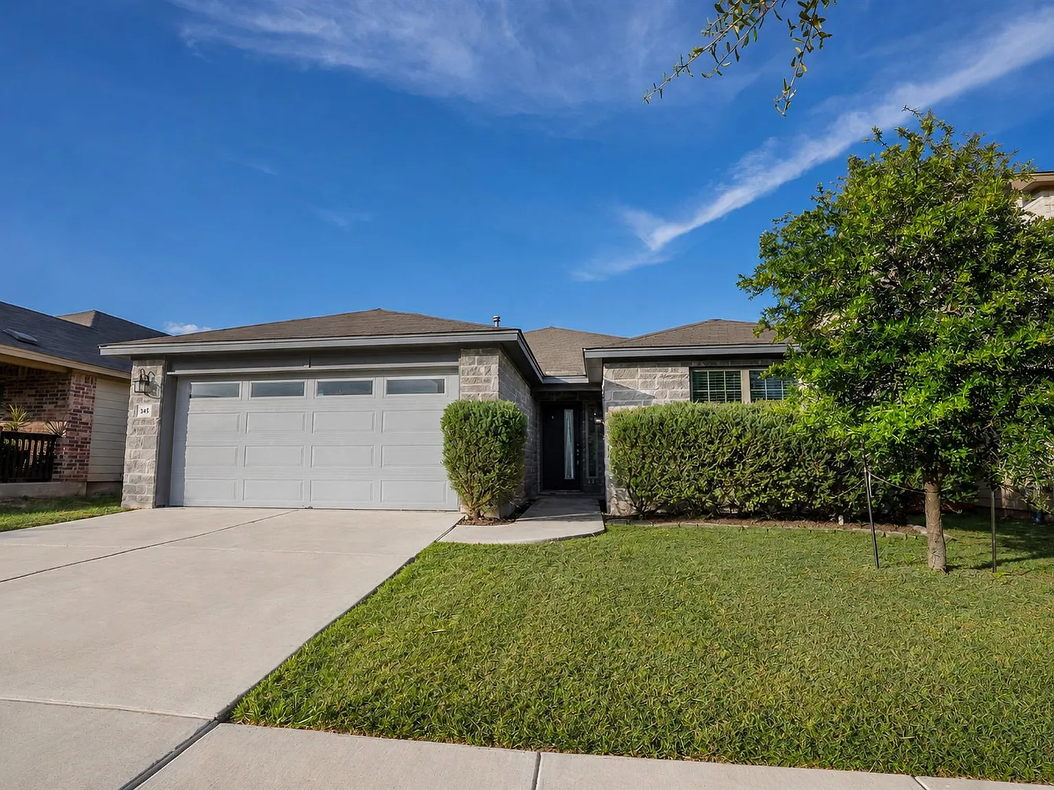 4 bed, 3.0 bath, 1972 sqft, $1,995 — Photo 1