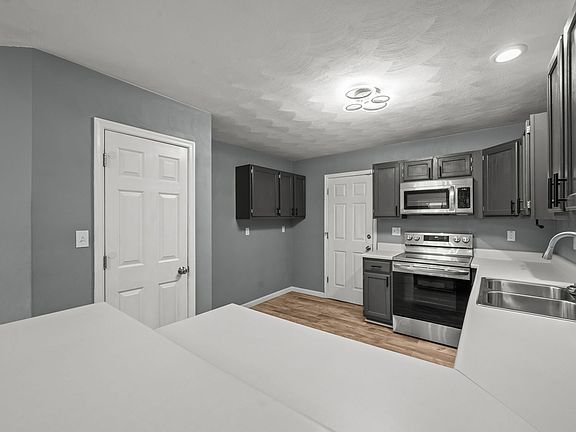 3rd image of 1012 Joyce St