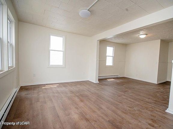 4th image of 257 Gardner St