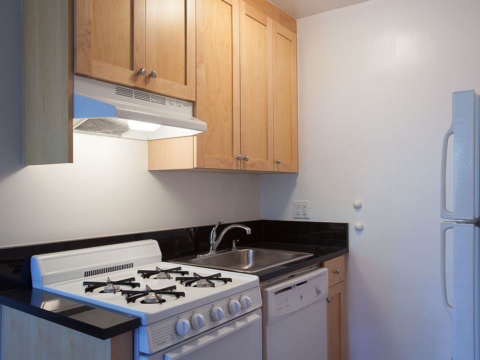 2nd image of 154 8th Ave APT 4F