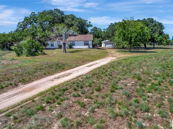 101 Sutton Mott Rd, Victoria, TX 77905