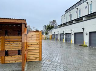 806G N 46th St, Seattle, WA 98103