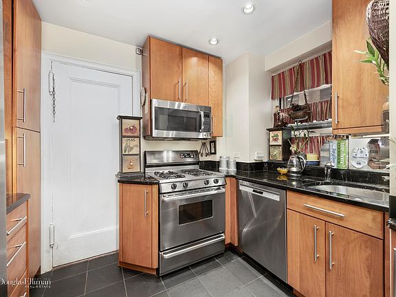 5th image of 434 E 52nd St APT 6E