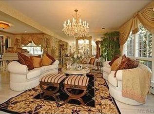 7 Cherry Grove Ct, Valley Stream, NY 11581