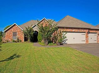 2019 S Doral Dr, Fayetteville, AR 72701