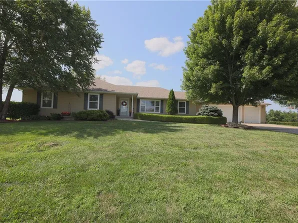5818 Jaymar Dr, Louisburg, KS 66053