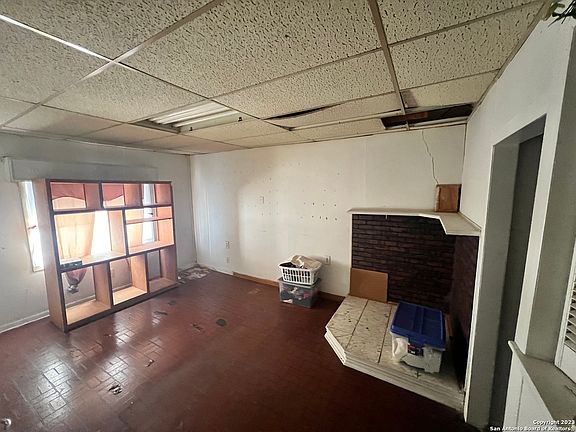 5th image of 127 Waugh St