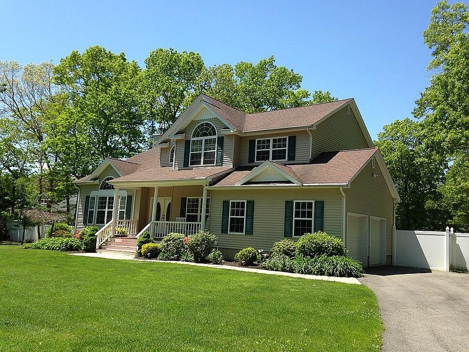32 Woodlot Rd, Ridge, NY 11961 Zillow