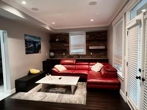 16738 76th Ave, Surrey, BC V4N 6N2