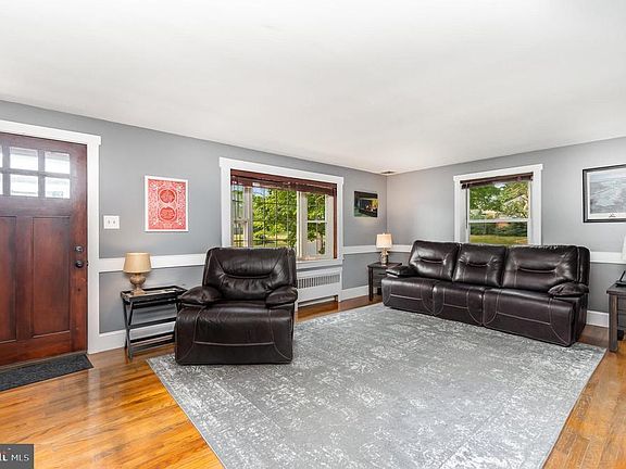 5th image of 2225 New St