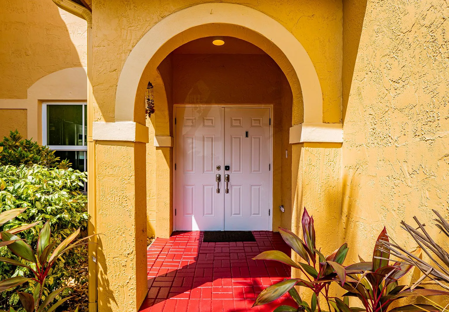 N Forest Oak Cir, Davie — Photo 4
