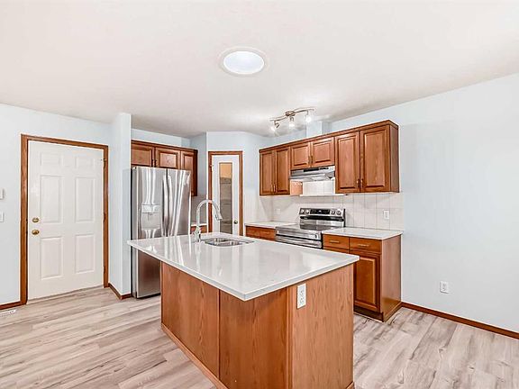 5th image of 33 E Stonegate Dr NW #11