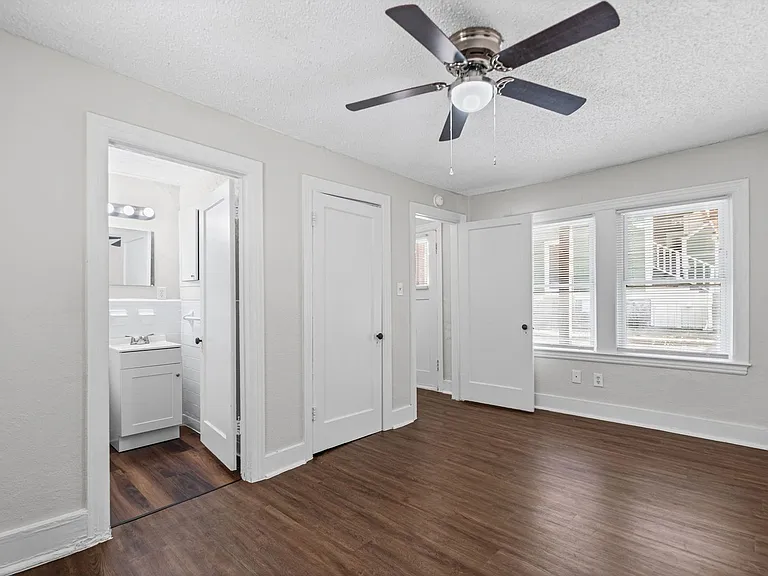1306 Carr Ave — Photo 3