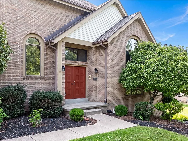 2501 Birchwood Ct — Photo 3
