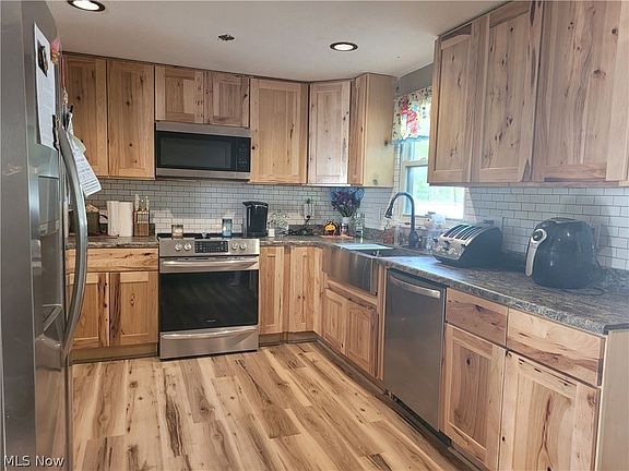 5th image of 868 Sunnywood Ln