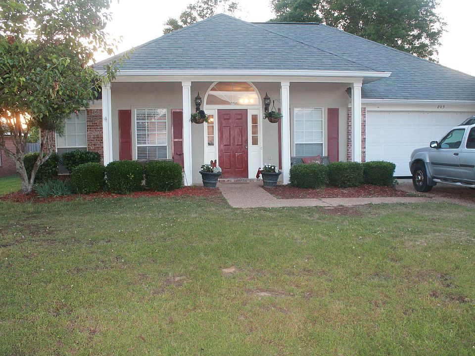 1st image of 203 Cherry Bark Dr