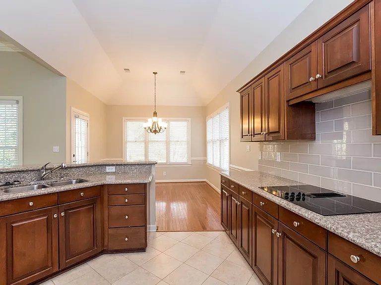 9424 Arborview Ct — Photo 5