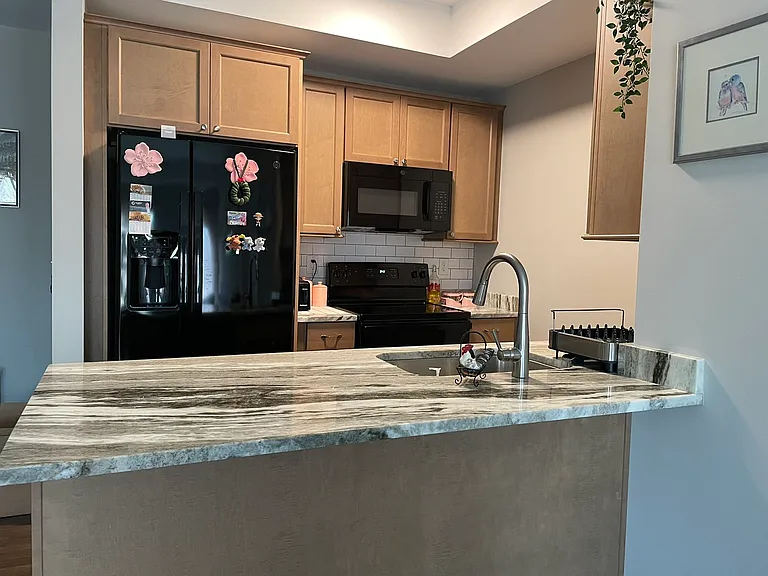 647 Pointe Dr — Photo 7