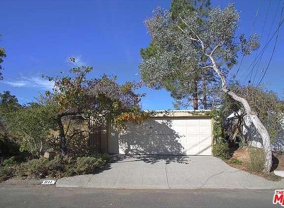 2nd image of 811 Hanley Ave