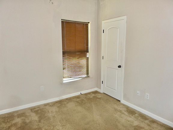 4th image of 202 Herrington Dr