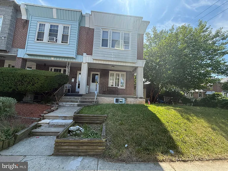 300 Devereaux Ave — Photo 1