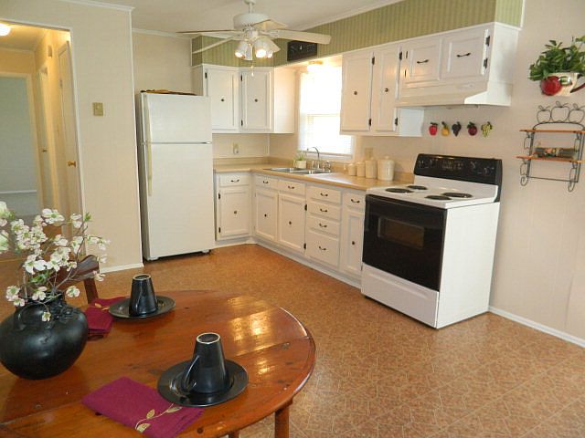 Remodeled cozy kitchen!