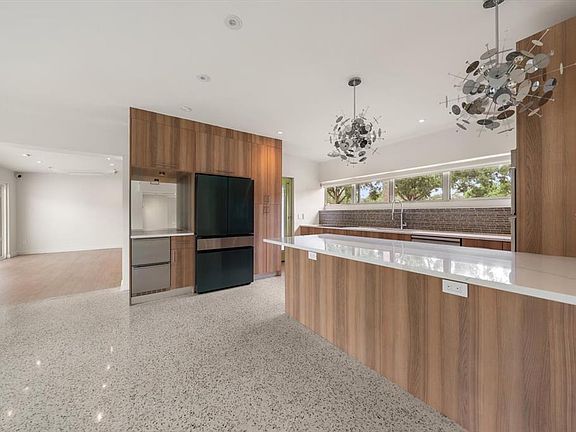 4th image of 533 BROXBURN AVENUE