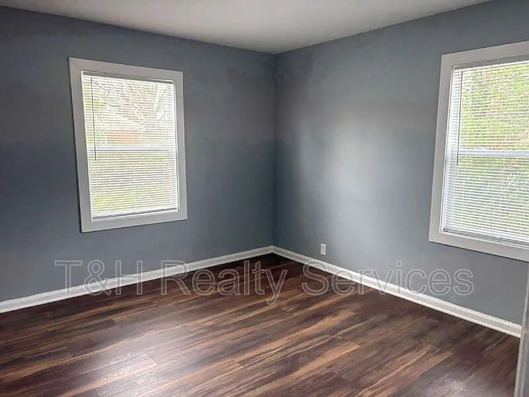 4726 E 34th St — Photo 12