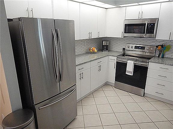 3rd image of 4745 Country Oaks Blvd