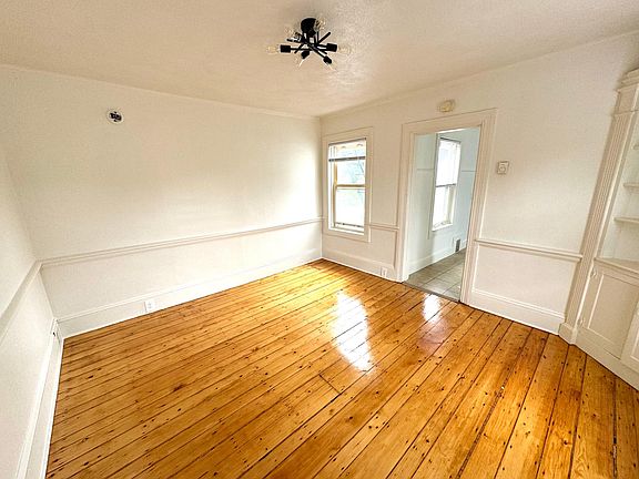2nd image of 292 Pleasant St #2R