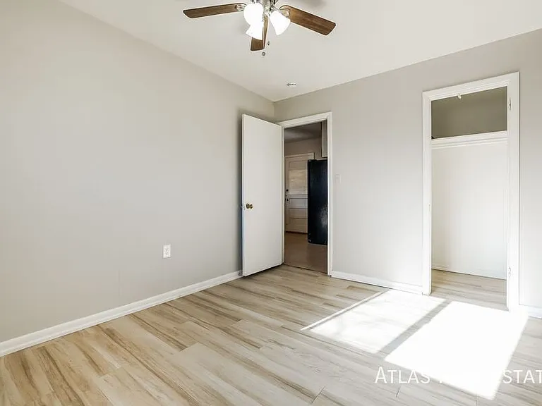 881 E Egbert St — Photo 20