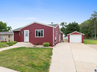 704 N 3rd St, Beresford, SD 57004