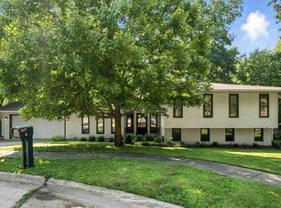 9 Wellesley Way, Iowa City, IA 52245