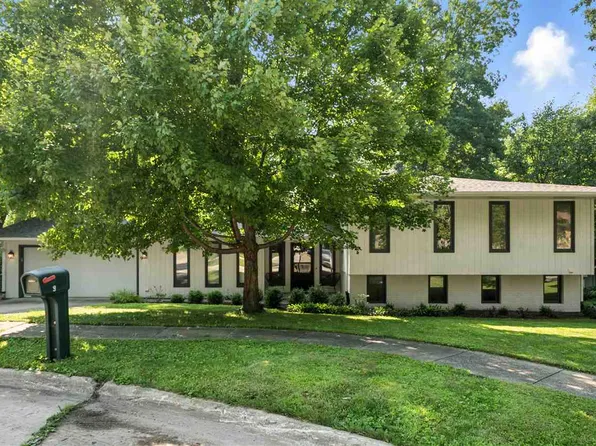 9 Wellesley Way, Iowa City, IA 52245