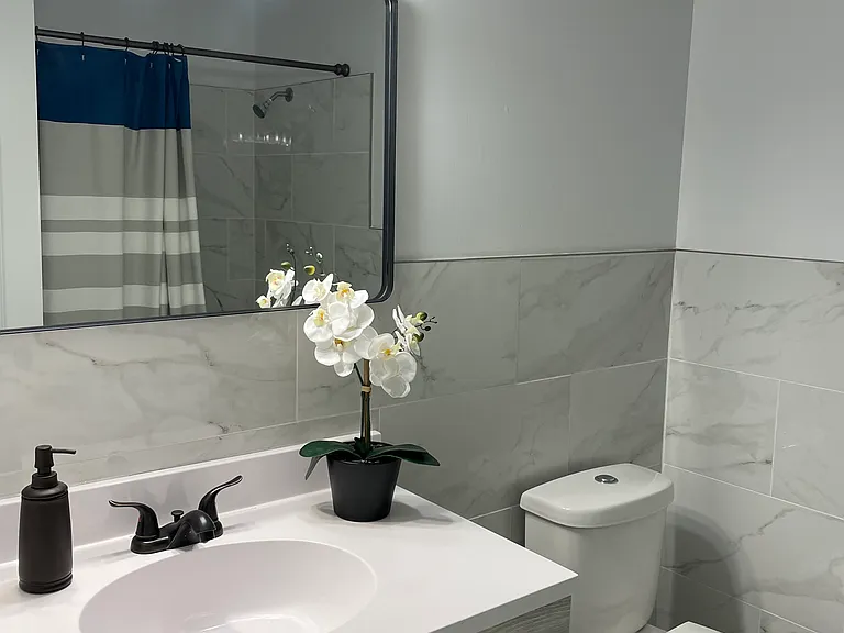 Upper level full bathroom