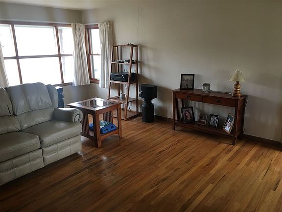 2nd image of 1326 Sanders Dr