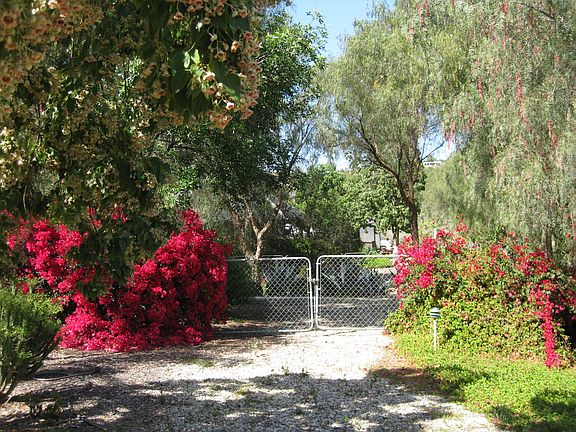 5th image of 1211 E La Loma Ave